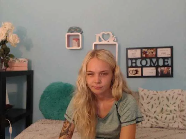 Live sex webcam photo for AnnaHappy18 #263533144