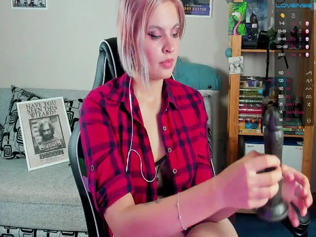 Live sex webcam photo for Sky_Drag0n #254999519