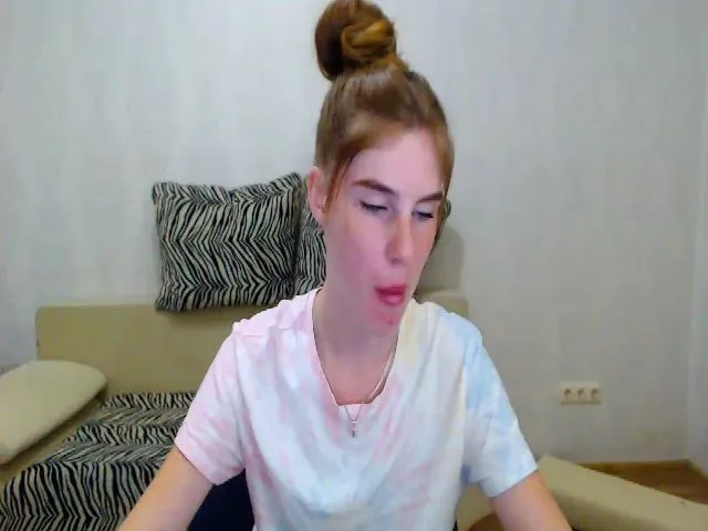 Live sex webcam photo for Vesnyshka #256470389