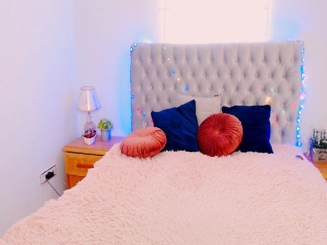 Live sex webcam photo for DiamondEva_ #253699783