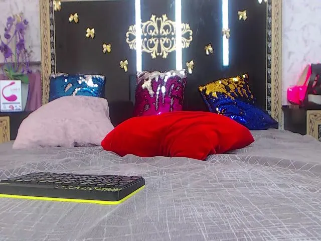 Live sex webcam photo for LyLeonor #257533217