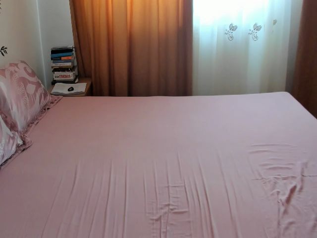 Live sex webcam photo for Nicolle2 #254150905