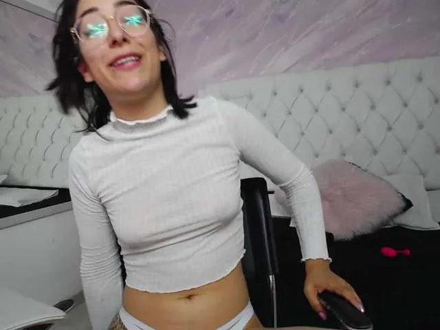 Live sex webcam photo for Karinapuerta #242751323