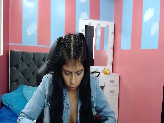 Live sex webcam photo for Miiaafox #263766526