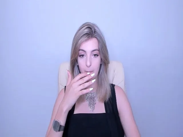 Live sex webcam photo for HelelGretta #253192802