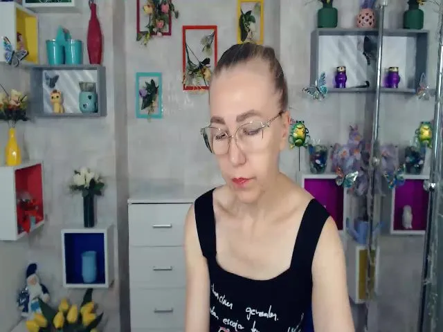 Live sex webcam photo for Greybunny #253383095