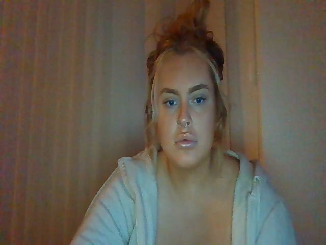 Live sex webcam photo for Hattiexox1 #262814584