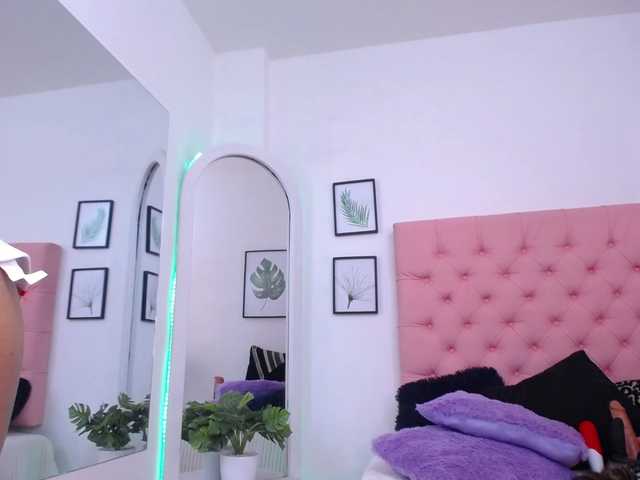 Live sex webcam photo for emily-brown #259929407