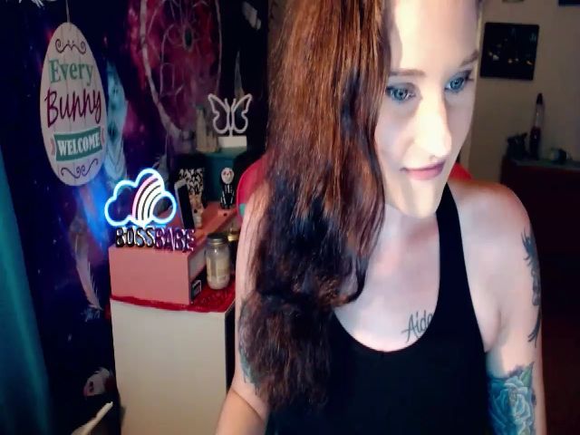 Live sex webcam photo for Lolabunny9 #255495875