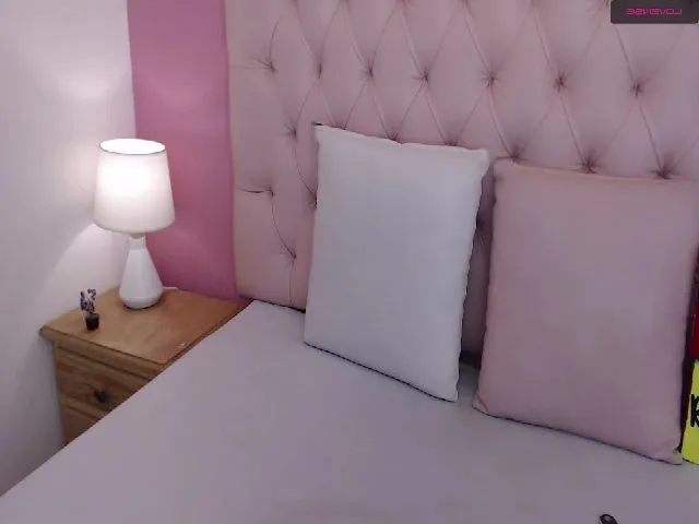 Live sex webcam photo for Keyra_R #262755314