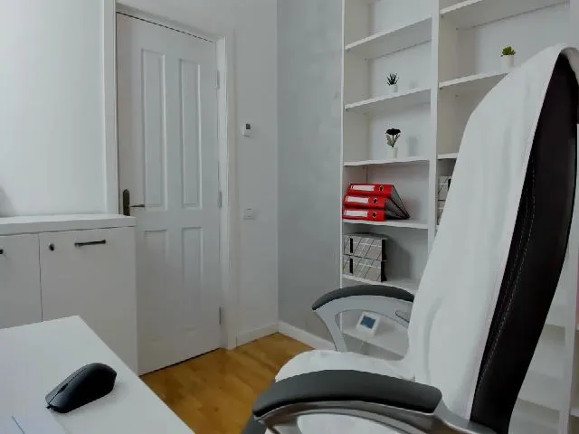 Live sex webcam photo for VanessaCroft #254073131