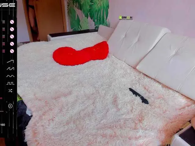 Live sex webcam photo for KiaraMeow #241168697