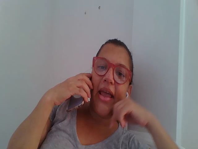 Live sex webcam photo for SweetLola01 #253183639