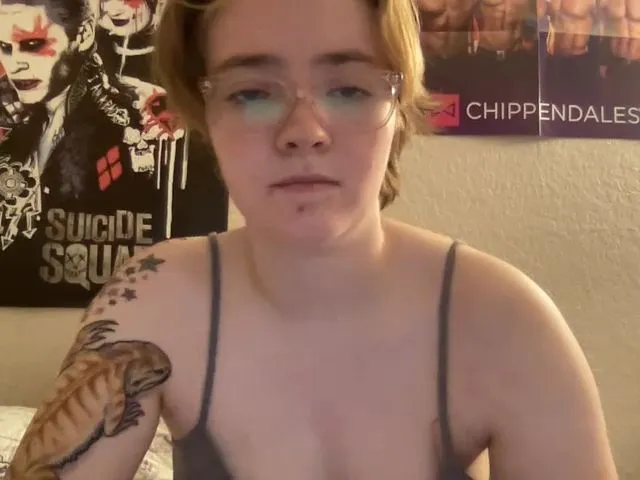 Live sex webcam photo for CandyBurger #252655762