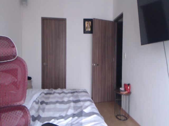 Live sex webcam photo for HollyMfc #255759419