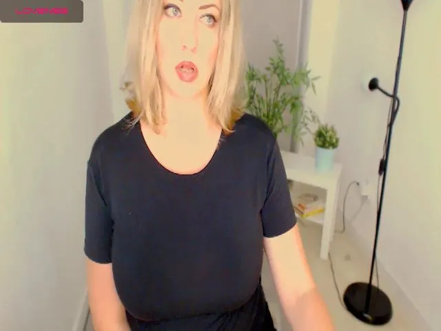 Live sex webcam photo for JIJISPA #255496259