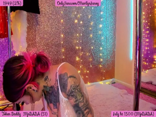 Live sex webcam photo for MarilynJane #258421867