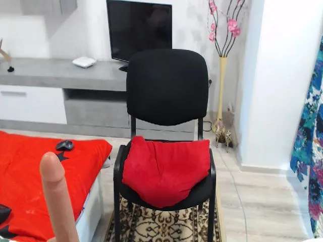 Live sex webcam photo for JullieMilf #262630161