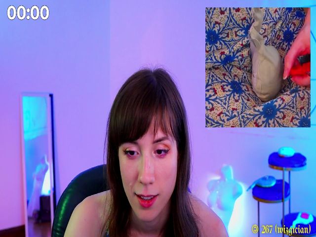 Live sex webcam photo for MinnieMoralia #252332469