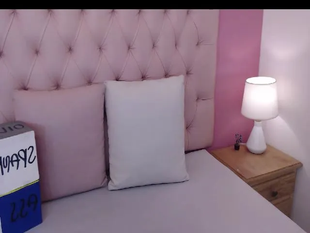 Live sex webcam photo for Keyra_R #259360549