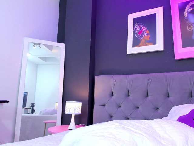 Live sex webcam photo for Lindasantos #241404148