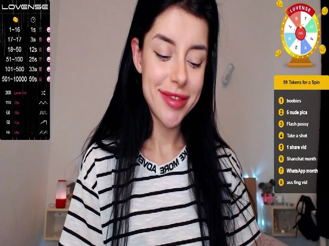 Live sex webcam photo for YourPeachy #257380337