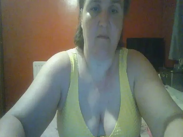 Live sex webcam photo for YUMMYMUMMY39 #255745751