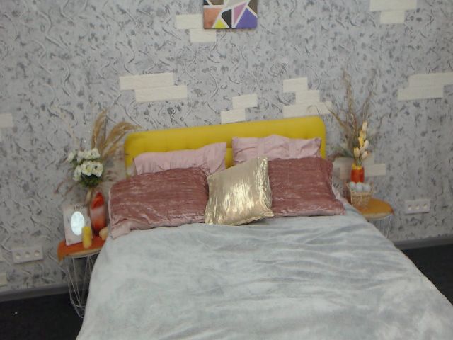 Live sex webcam photo for MadamLovely #253178282