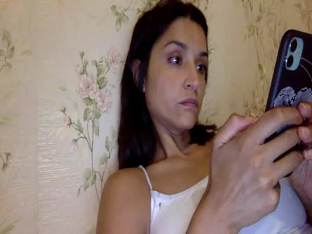 Live sex webcam photo for JolyBoss #258308847