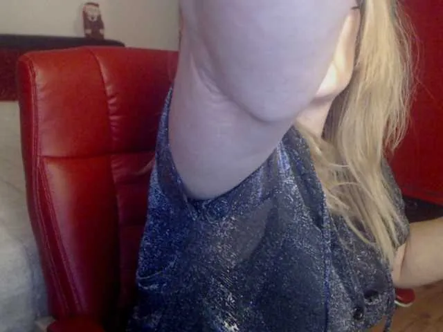 Live sex webcam photo for DivineBlond #287956628