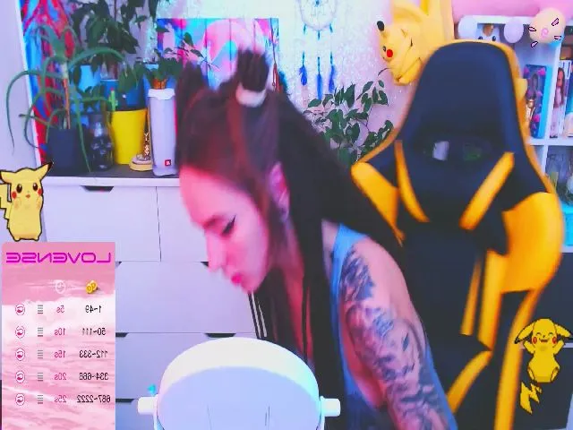 Live sex webcam photo for JinjerMoon #264250065