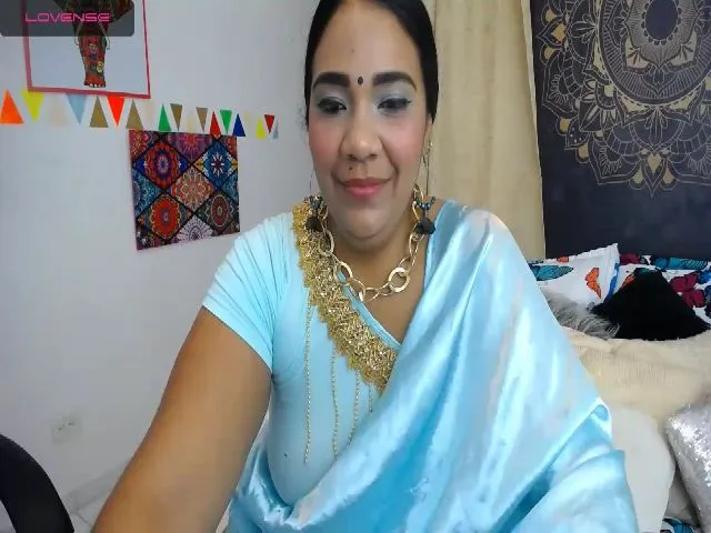 Live sex webcam photo for IndianMama #261375102