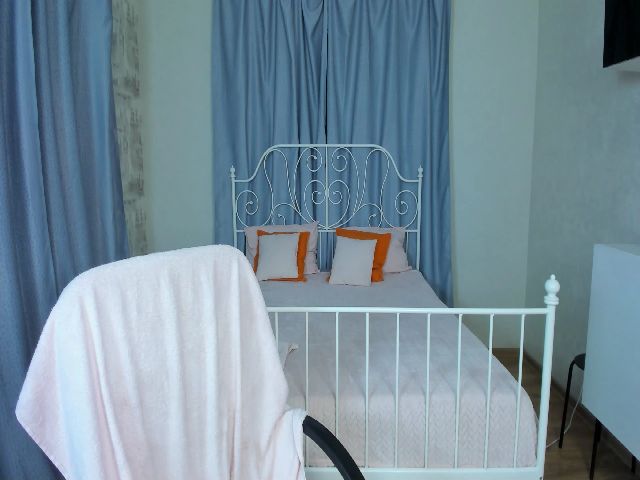 Live sex webcam photo for A11yson #258396062