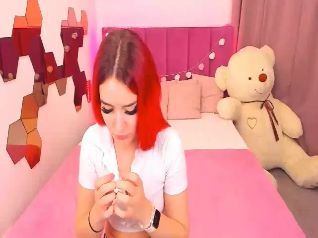 Live sex webcam photo for RedCat18 #262585180