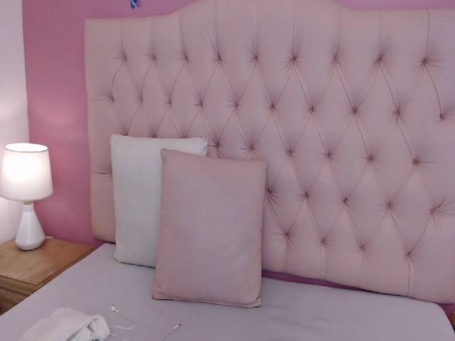 Live sex webcam photo for Keyra_R #264275731