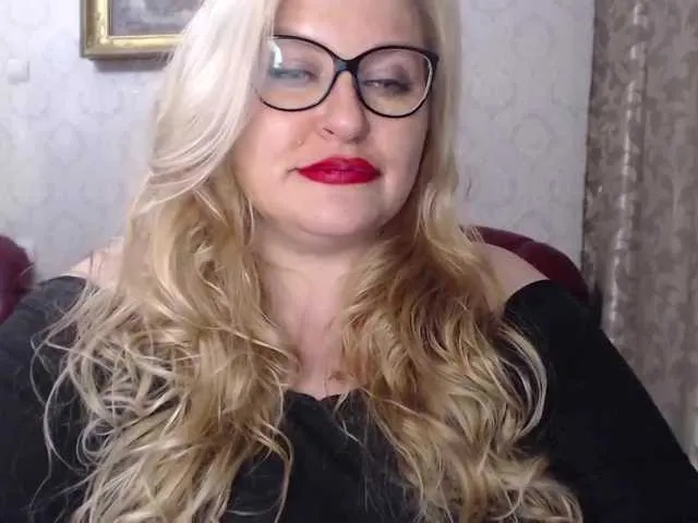Live sex webcam photo for WifeyNusha #243232026