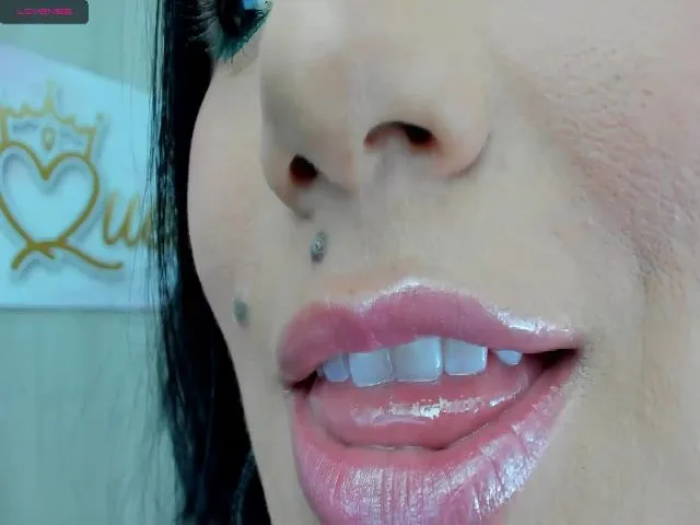 Live sex webcam photo for Jimena_saenz #262445190