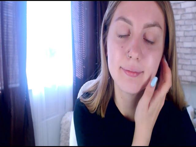 Live sex webcam photo for CumMeaRiver #256642335