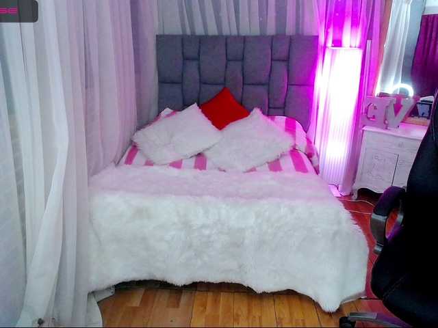 Live sex webcam photo for serena-elle #241475190