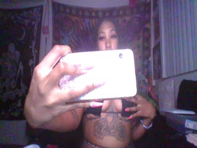 Live sex webcam photo for hennyhoneypot #256170139