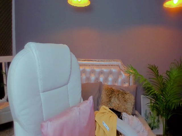 Live sex webcam photo for Emyconner #259066077