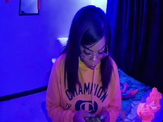 Live sex webcam photo for Brandyebony #254736298