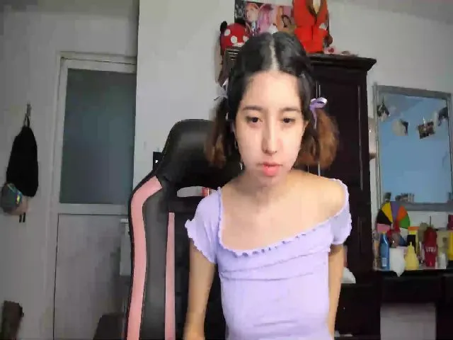 Live sex webcam photo for Cherrycute666 #261990272