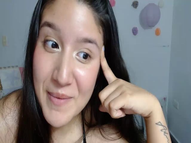 Live sex webcam photo for Em_aa #253317033