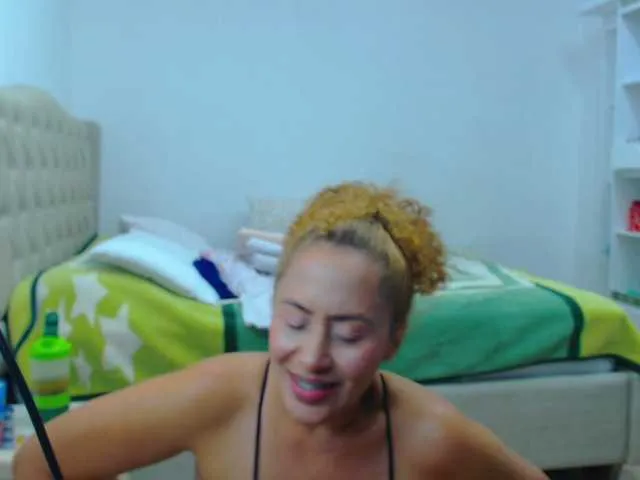 Live sex webcam photo for RoxanaMilf #241322613