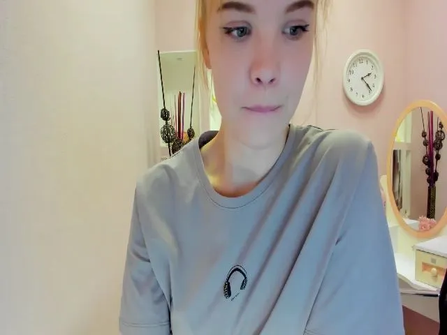 Live sex webcam photo for VeronicaRangy #264576285