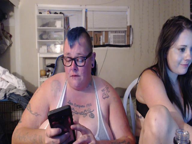 Live sex webcam photo for PunkChick420 #255819777