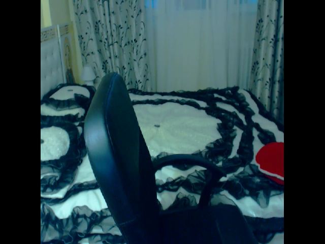 Live sex webcam photo for SonyaHotMilf #256009187