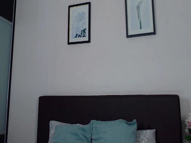 Live sex webcam photo for APRIL_BROWNN #262825911