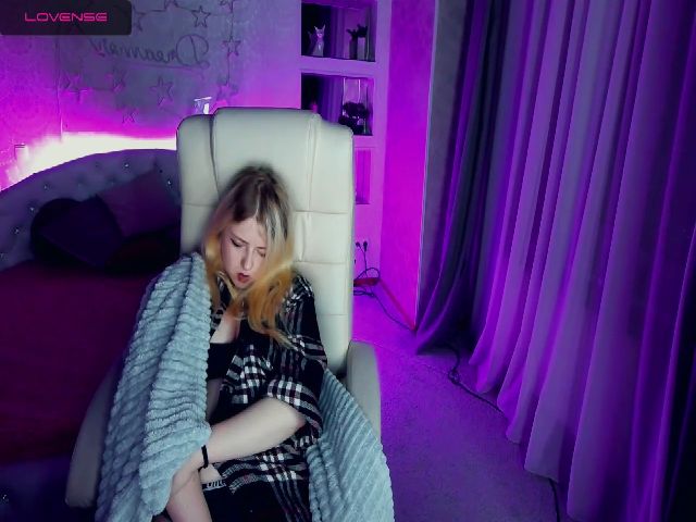 Live sex webcam photo for TinkerrBelll #255779196